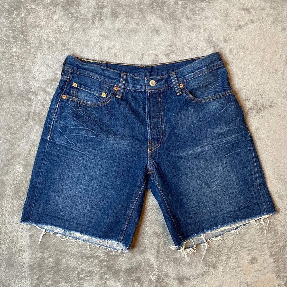 Levi’s 501 Button Fly Cut Off   Raw Hem Denim Jean Shorts